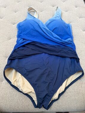 EUC lands end size 18 slimming swimsuit one piece ombré blue